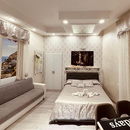 Luxury Holidays เนเปิลส์ ภายนอก รูปภาพ